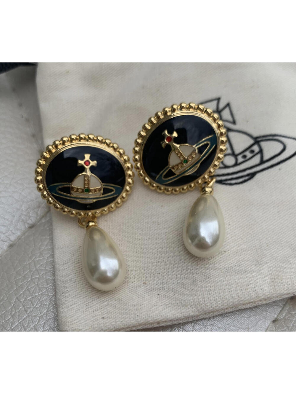 Vivienne Westwood Orb Enamel Button Pearl Earrings Gold Black Studs Earring n - Picture 6 of 6